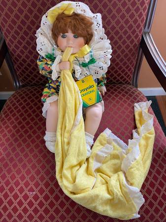 Photo Vintage World Gallery Porcelain Collector Doll Sunny $40