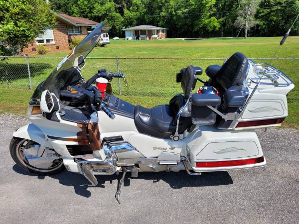 Photo 1995 Honda Goldwing GL1500 20th Anniversary with only 82k miles $4,495
