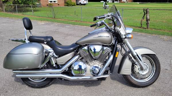 Photo 2003 Honda VTX 1800S with only 34k miles $4,995