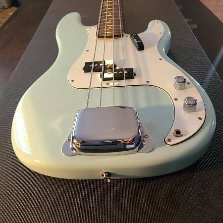 Photo 2008 Squier by Fender Classic Vibe Precision Bass China $550