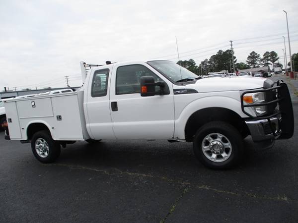 Photo 2013 Ford F-350 4x4 Extended Cab XL Utility Bed - $22,900 (Mid TN)