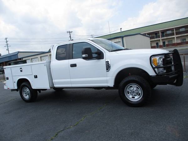 Photo 2017 Ford F-250 4x4 Extended Cab XL Utility Bed - $32,900 (Mid TN)