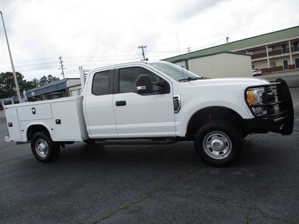 Photo 2017 Ford F250 XL Extended Cab 4wd Utility Bed Back Up Camera - $31,900 (Mid TN)