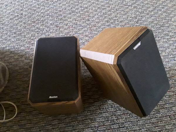 Photo BOSTON ACUSTICS HD5 stereo speakers $25