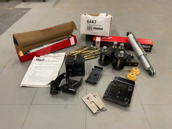 Photo Belltech 6447 rear axle flip kit with performance shocks $350