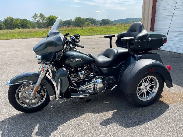 Photo Harley Davidson Tri Glide Ultra - FLHTCUTG $37,600