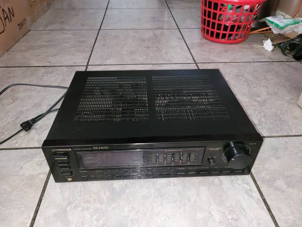 Photo Pioneer SX-2300 Stereo Receiver with Built in Graphic Equalizer (Made $75