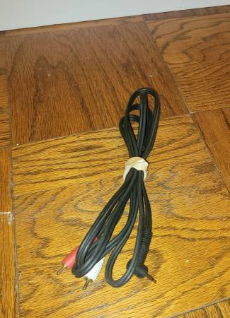 Photo Radio Shack RCA to AUX Audio Cable (75 inches) $10