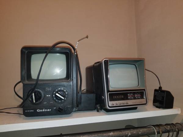 Photo Vintage Zenith BTO55S  Quasar XP1458QE TVs with Power Plugs $50