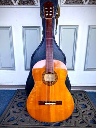 Photo 1970s Yamaha G-230 Acoustic Classical Guitar $220