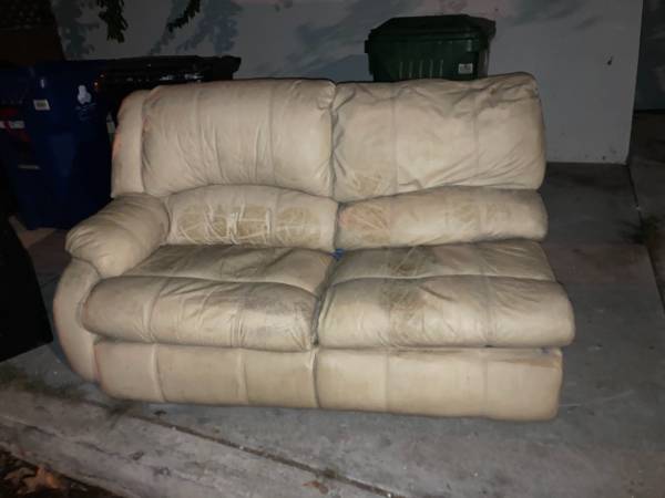 Photo Free White leather sleeper foldout sofa Marshall 4x12 cab empty