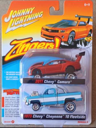 Photo 1973 Chevy Square Body and Camaro 2 Car Pack $15