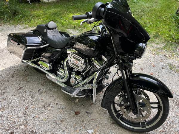 Photo 2016 Street Glide Special $17,000