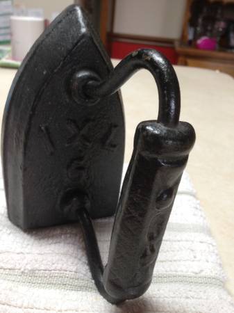 Photo Antique Cast Iron, Sad Iron, Flat Iron, 6 Iron, Door Stopper $20
