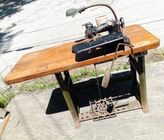 Photo Antique Commercial Sewing Machine  Table - US Blind Stitch Bonis Bros $285