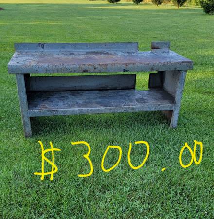 Photo Heavy Duty steel work bench $300