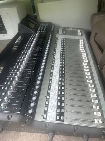 Photo Mackie tt24 console ONLY $200 $200