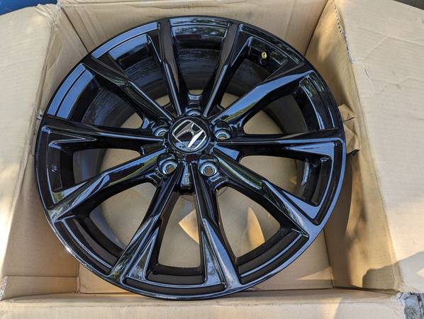 Photo NEW Honda OEM black wheels, 18 $695