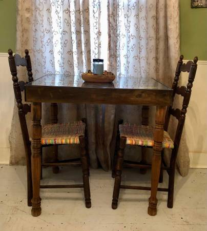 Photo Stunning Stained Glass Window Table and Cheerful Chairs $350