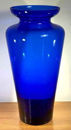 Vintage BEAUTIFUL Cobalt Blue Glass BLENKO VASE  Classic Art Deco $125