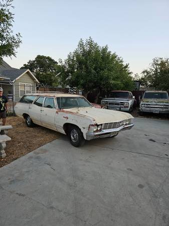 Photo 1967 chevy impala wagon $7,500