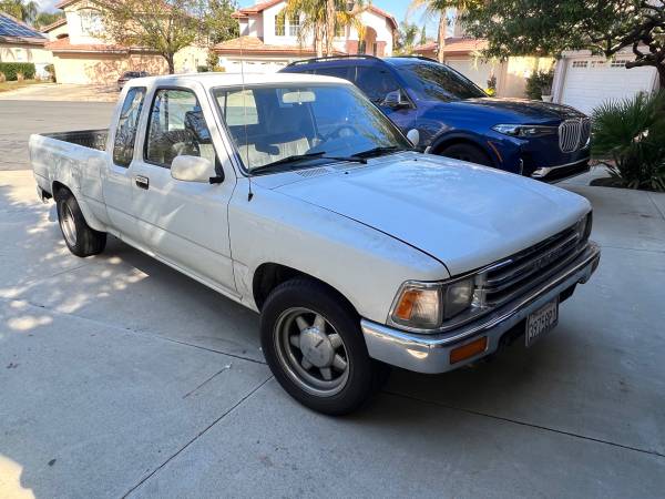 Photo 1991 Toyota truck, R22E motor, extra cab, long bed, automatic $4,500