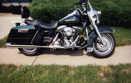 Photo 1999 HARLEY ROAD KING SUPER LOW MILES $10,000