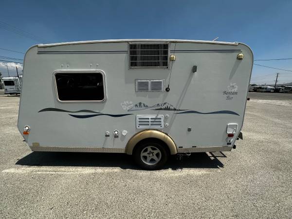 Photo 2004 R-Vision Ultralight Travel Trailer - Excellent Condition Must See $8,900