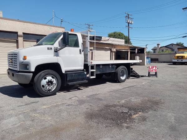 Photo 2005 CHEVY C7500, TOPKICK, GAS, 14FTLIFTGATE, LOW MILES I FINANCE $35,000