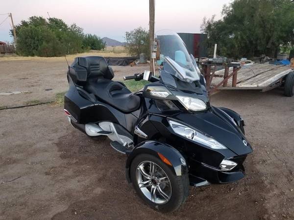 Photo 2011 Can Am Spyder RTS $16,000