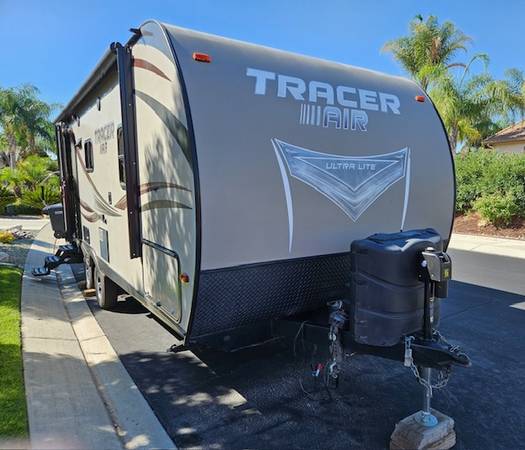 Photo 2014 Tracer Air Travel Trailer Lightweight 24ft. With Slide Out $17,500