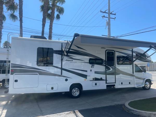 Photo 2018 Jayco Class C Greyhawk Loaded Up Solar, Leveling ONLY 8K MILES $89,999