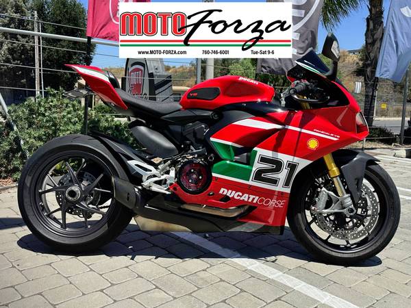 Photo 2023 Ducati Panigale V2 Bayliss  Loaded with extras $19,999
