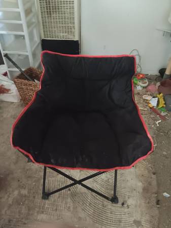 Photo 3 matching fold out chairs $25