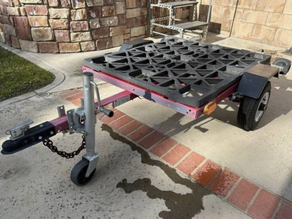 Photo 40 x 48 Mini Utility Trailer - payload carrying capacity 477 kg $480