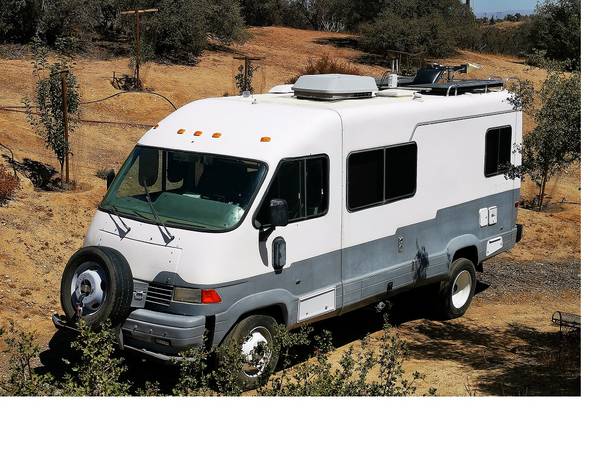 Photo 4x4 Class A Motorhome Overland Expedition Cing RV - $55,000 (Victorville)