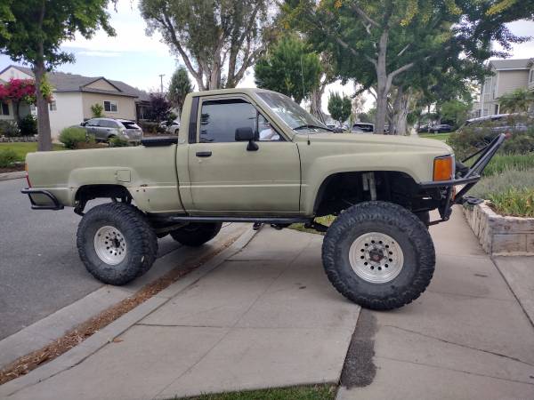 Photo 85 Toyota pick-up 4x4 $14,000