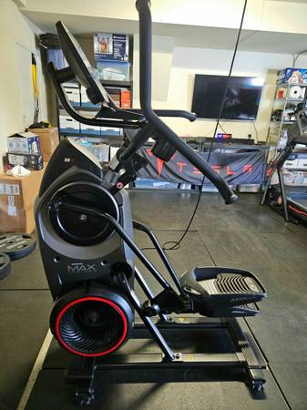 Photo Bowflex Max Trainer M9 Stepper Elliptical Stairmaster 10  Interactive $1,000