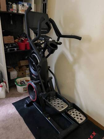 Photo Bowflex Max Trainer Max Total Stairmaster Eliptical $1,200