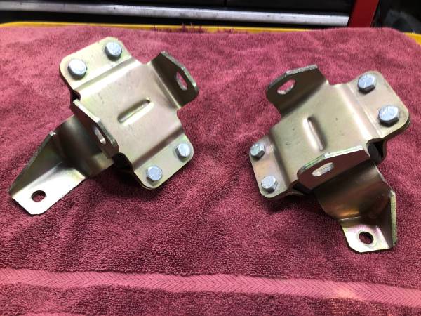 Photo Classic Mustang Cougar motor mounts Brand New