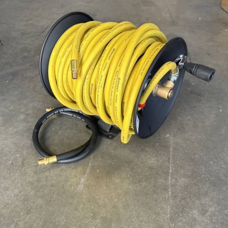 Photo Continental 100ft Air Hose 38 With Metal Hand Crank Hose Reel $100