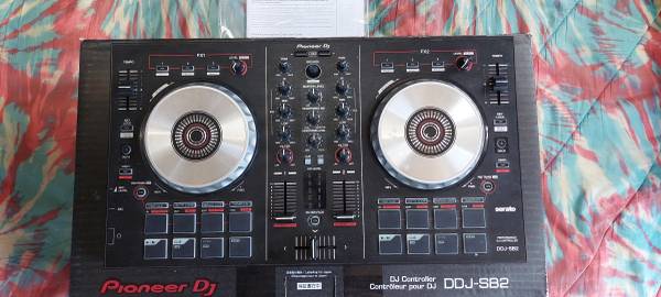 Photo DJ controller Pioneer DDJ SB2 $180