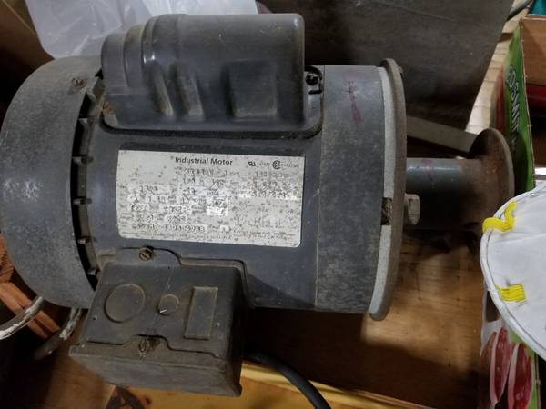 Photo Dayton Industrial Motor, 13 hp, ref 5K341W with mounting flange $90
