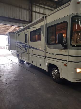 Photo Fleetwood motorhome $21,500