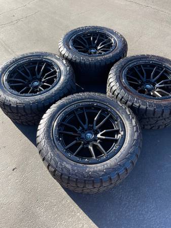 Photo Ford F150 Fuel Rebel 20 Wheels And 33 All-Terrain Tires $2,300