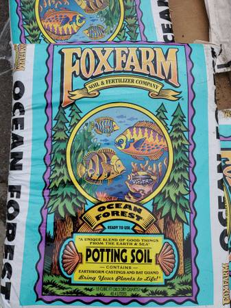 Photo FoxFarm Ocean Forest Potting Soil 1.5 cu ft $12
