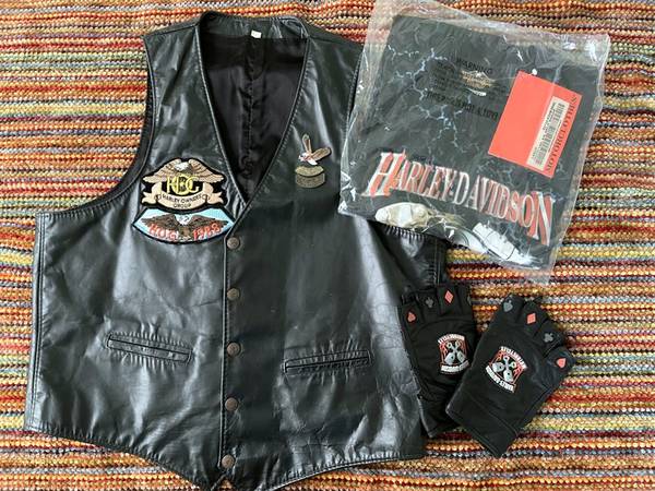 Photo HARLEY-DAVIDSON, LEATHER VEST, SIZE 46, HARLEY OWNERS GROUP PLUS more $135