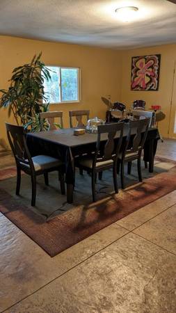 Photo Kitchen table with 6 chairs new to small for house $800