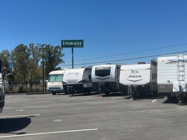 Photo LARGE DRIVE UP UNITS  RV  PARKING AVAILABLE NOW