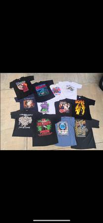 Photo LOOKING TO BUY OLD CLOTHES 80s 90s 2000s T shirts hats vintage T Shirt $1